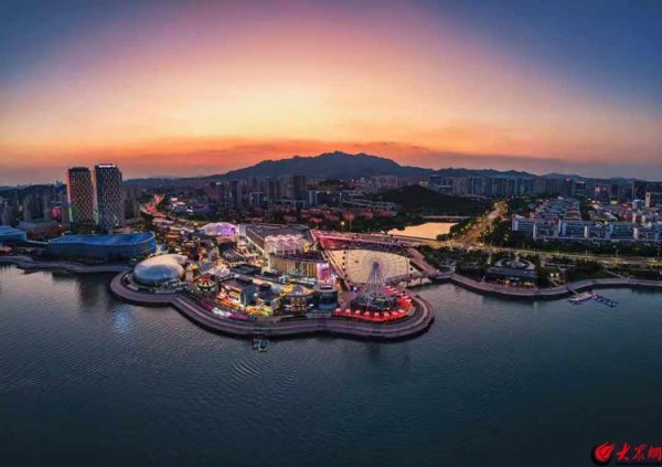 万德策略 青岛嘉年华海信广场VILLAGE跻身2025年度奥莱人气项目榜TOP30